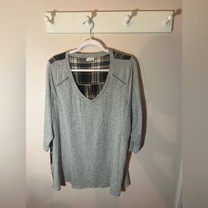 AVENUE Gray Heathered Tee with Plaid Back